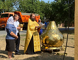 Купол и крест освящены для часовни в честь святых новомучеников и исповедников Церкви Русской в поселке Верхнегрушевский Октябрьского района