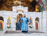 В праздник Введения во храм Пресвятой Богородицы епископ Шахтинский и Миллеровский Симон совершил Божественную литургию в Покровском кафедральном соборе города Шахты