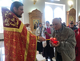 Благодатный огонь доставлен в Донецкое благочиние