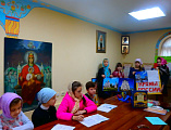 В воскресной школе «Держава» при храме Державной иконы Божией Матери Донецкого благочиния состоялось занятие, посвященное теме «О  православном храме» Воспитанники старшей группы с преподавателем  Фартановой Р.И.  подготовили  проект    «Храмы России».  Д