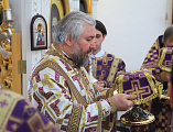 Епископ Шахтинский и Миллеровский Симон совершил воскресную Божественную литургию в храме великомученицы Варвары города Гуково
