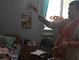 Иеромонах Никон (Синюшкин) совершил молебен с водоосвящением на территории Реабилитационного центра Красносулинского района