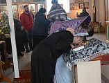 В городе Донецке в храме святой блаженной Матроны Московской торжественным богослужением почтили память обретения мощей святой блаженной Матроны Московской