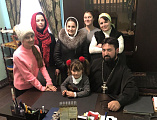 Прихожане Никольского храма сл. Кашары поздравили настоятеля храма протоиерея Игоря Жевердана с годовщиной назначения на должность благочинного приходов Кашарского округа