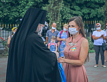 В День семьи любви и верности на Соборной площади города Шахты чествовали многодетные семьи