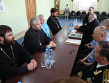 В духовно-просветительском центре при кафедральном соборе состоялась встреча Правящего архиерея и духовенства епархии с представителями Пограничного управления ФСБ России по Ростовской области