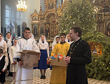 Воспитанники воскресной школы «Азы православия», совместно с вокальной группой ДШИ поздравили прихожан со светлым праздником Рождества Христова   