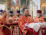 Соборным богослужением Преосвященнейший епископ Симон отметил день тезоименитства в Покровском кафедральном соборе города Шахты