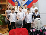 Пасхальную радость донесли дети и их родители до насельников Цента социального обслуживания для лиц пожилого возраста и инвалидов в городе Гуково