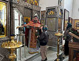 На Архиерейском подворье иконы Божией Матери «Взыскание погибших» поздравили прихожанок с днем Жен Мироносиц