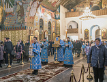 В праздник Введения во храм Пресвятой Богородицы епископ Шахтинский и Миллеровский Симон совершил Божественную литургию в Покровском кафедральном соборе города Шахты