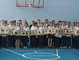 Благочинный приходов Нижнедонского округа принял участие в школьной линейке, посвященной Дню Победы