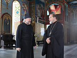 Преосвященнейший епископ Симон обсудил с иеромонахом Димитрием (Яроцким) проект благоустройства нового храма великомученика Пантелеимона города Миллерово