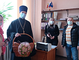 Иерей Леонид Зацепилин пригласил на театрализованный концерт «Пасха! – Победа!» представителей Администрации г. Гуково3
