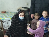 Подарки к Рождеству для малообеспеченных семей от храма Пресвятой Троицы и реабилитационного центра для несовершеннолетних детей с. Маньково-Калитвенское