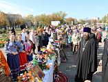 В праздник Покрова Пресвятой Богородицы на Соборной площади города Шахты гостей ждали концерт, казачья уха и мастер-классы