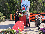 В Позднеевке возложили цветы к мемориалу воинам, погибшим в годы Великой Отечественной войны