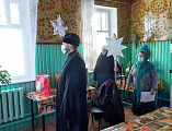 С праздником Рождества Христова протоиерей Роман Мясников и прихожане поздравили постояльцев хосписа хутора Красный