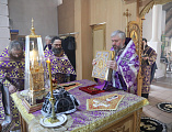 Преосвященнейший епископ Симон совершил Литургию Преждеосвященных Даров в храме святого Георгия Победоносца Покровского мужского монастыря слободы Верхнемакеевка
