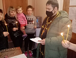 Иерей Анатолий Минаев посетил пункт временного размещения в хуторе Елкин