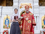 Праздник Светлого Христова Воскресения в Покровском кафедральном соборе города Шахты продолжился великой вечерней