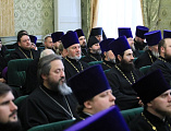 В районном ДК пос. Каменоломни состоялась встреча профессора Александра Леонидовича Дворкина с духовенством Шахтинской епархии. На встрече присутствовал епископ Шахтинский и Миллеровский Симон