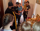 Священник Анатолий Минаев посетил пункт временного размещения беженцев из Украины в Елкинском сельском поселении