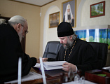 Преосвященнейший епископ Симон обсудил с протоиереем Константином Барановым вопросы по благоустройству храма преподобного Серафима Саровского хут. Красновка Каменского благочиния