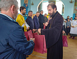 В храме Архистратига Михаила поселка Каменоломни поздравили прихожан с Днём отца