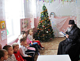 Настоятель Смоленского храма станица Шумилинская иерей Александр Туховский посетил детский сад №9 «рябинушка» с рождественским поздравлением