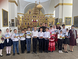 Воспитанники воскресной группы храма Успения Пресвятой Богородицы станицы Калитвенской подготовили пасхальное представление для прихожан и жителей станицы