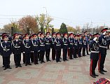 На площади Покровского кафедрального собора города Шахты прошло построение лучшего кадетского корпуса в России по случаю торжественной церемонии присяги и вручения первых погон молодым кадетам