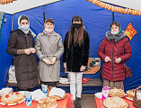 В прощеное воскресенье на Соборной площади города Шахты состоялись народные гуляния, посвященные Масленице