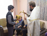 Людей старшего поколения центра социального обслуживания граждан пожилого возраста поздравили с Крещением Господним