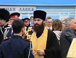 На площади Покровского кафедрального собора города Шахты прошло построение лучшего кадетского корпуса в России по случаю торжественной церемонии присяги и вручения первых погон молодым кадетам