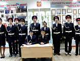 Городское казачье общество г. Гуково совместно с членами казачьей детско-молодежной организации «Донцы» МБОУ казачьей СШ № 22 приняли Совет атаманов окружного казачьего общества Донецкого округа
