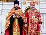 Праздник Светлого Христова Воскресения в Покровском кафедральном соборе города Шахты продолжился великой вечерней
