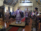 Преосвященнейший епископ Симон совершил Божественную литургию и панихиду в храме великомученика Пантелеимона пос. Глубокий