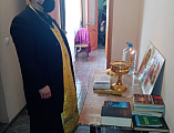 Священник Анатолий Минаев посетил пункт временного размещения беженцев из Украины в Елкинском сельском поселении