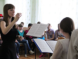 Воспитанники Епархиального просветительского центра г. Шахты с пасхальным поздравлением навестили ребят реабилитационного центра «Добродея»