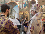 В Четверг Страстной седмицы Преосвященнейший епископ Симон совершил Божественную литургию и Чин умовения ног в Покровском кафедральном соборе города Шахты