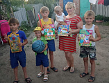 Сестры Марфо-Мариинского сестричества поздравили многодетные семьи с Днем семьи, любви и верности