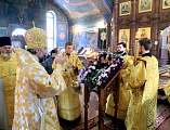 В день Отдания праздника Воздвижения Животворящего Креста Господня Преосвященнейший епископ Симон совершил Божественную литургию в храме святителя Николая ст. Багаевской