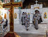 Епископ Симон совершил утреню Великой Пятницы с чтением двенадцати Страстных Евангелий