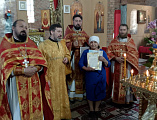 В престольный праздник Никольского храма слободы Кашары, почетным прихожанам вручили грамоты и благодарственные письма
