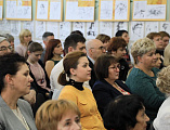 От Шахтинской епархии настоятель Покровского кафедрального собора г. Шахты иерей Александр Теличкин поздравил со 120-летним юбилеем центральную городскую библиотеку имени А.С. Пушкина