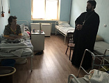 Протоиерей Игорь Жевердан посетил Кашарскую районную стационарную больницу