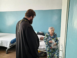 С пасхальным поздравлением пациентов Хосписа посетил священник