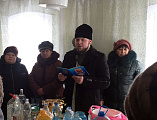Благочинный приходов Кашарского округа иерей Георгий Грошев совершил чин великого освящения воды в приходах, молитвенных домах и традиционных местах сбора людей в благочинии