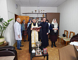 По инициативе главного врача Мартыновой Инны Евгеньевны священнослужитель Сергий Столяров освятил Районную больницу г. Красный Сулин 